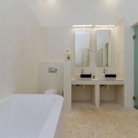 The Opulent Oasis By Newave Apartments Budapeszt Zewnętrze zdjęcie
