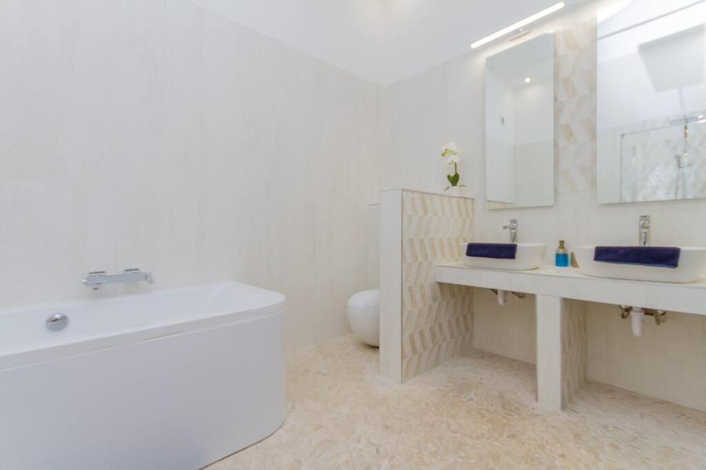Apartment The Opulent Oasis By Newave Budapest