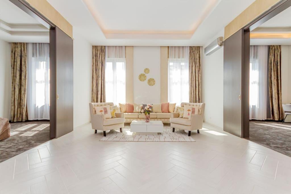 The Opulent Oasis By Newave Apartment