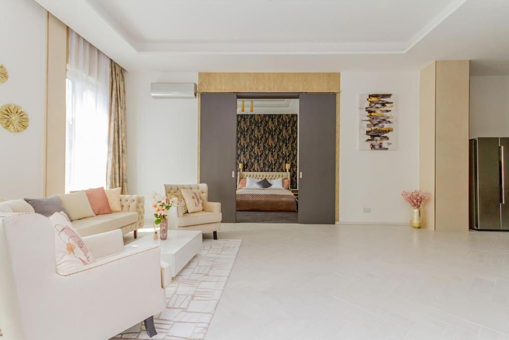 The Opulent Oasis By Newave Apartment