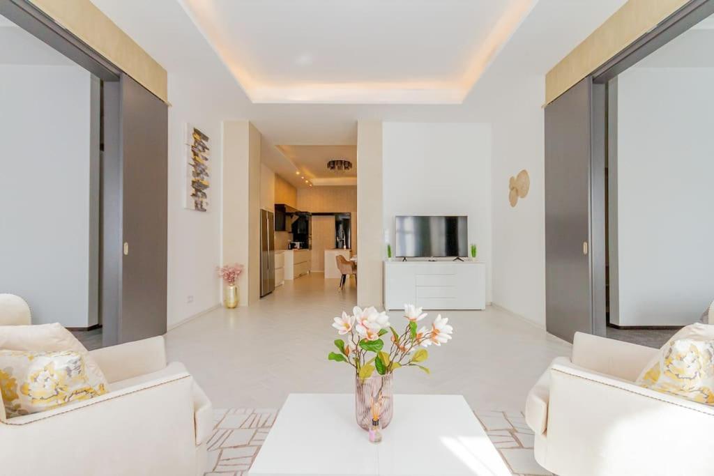 The Opulent Oasis By Newave Apartment *